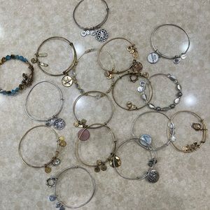 16 Alex and Ani Bracelet Lot Beach Nautical Queen Crown Seahorse Turtle Starfish